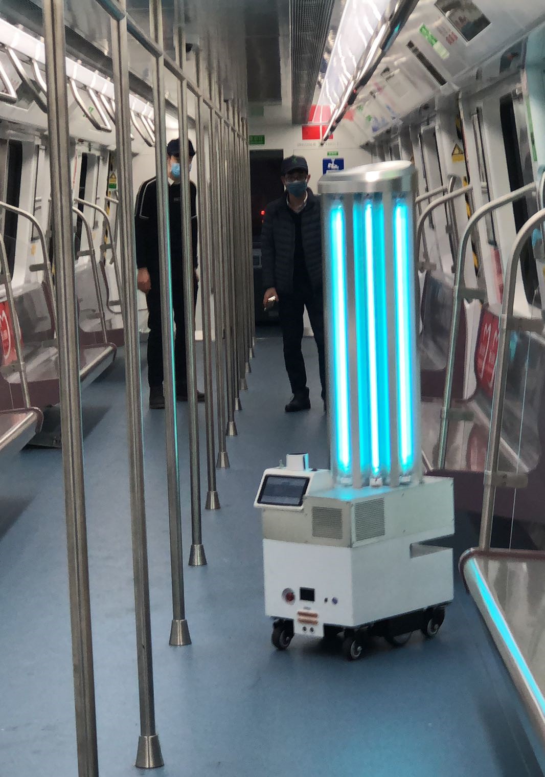 列车杀菌消毒机器人.jpg
