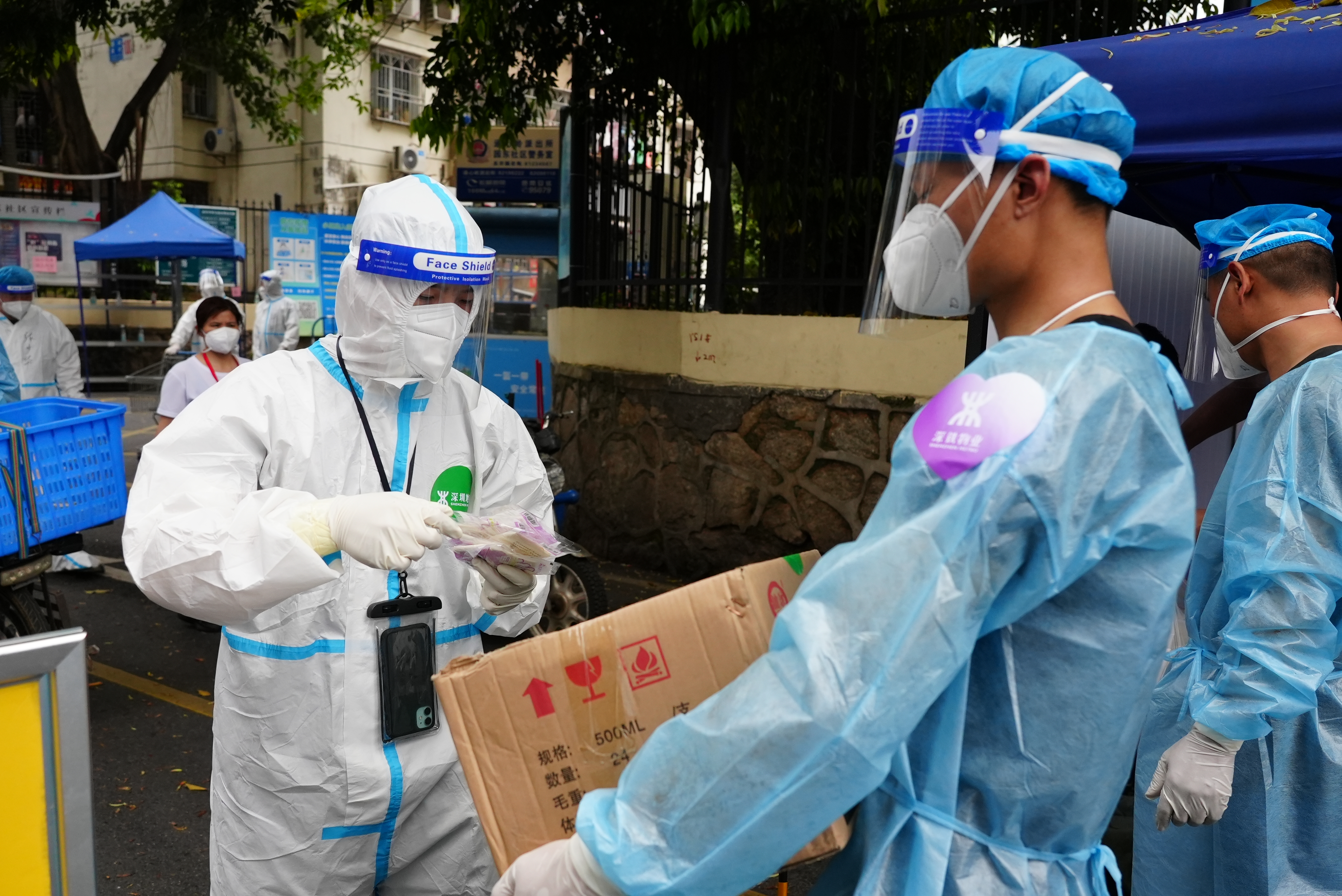 “ONEPay
蓝”变身抗疫“大白”守护社区防疫“前沿阵地”3.jpg