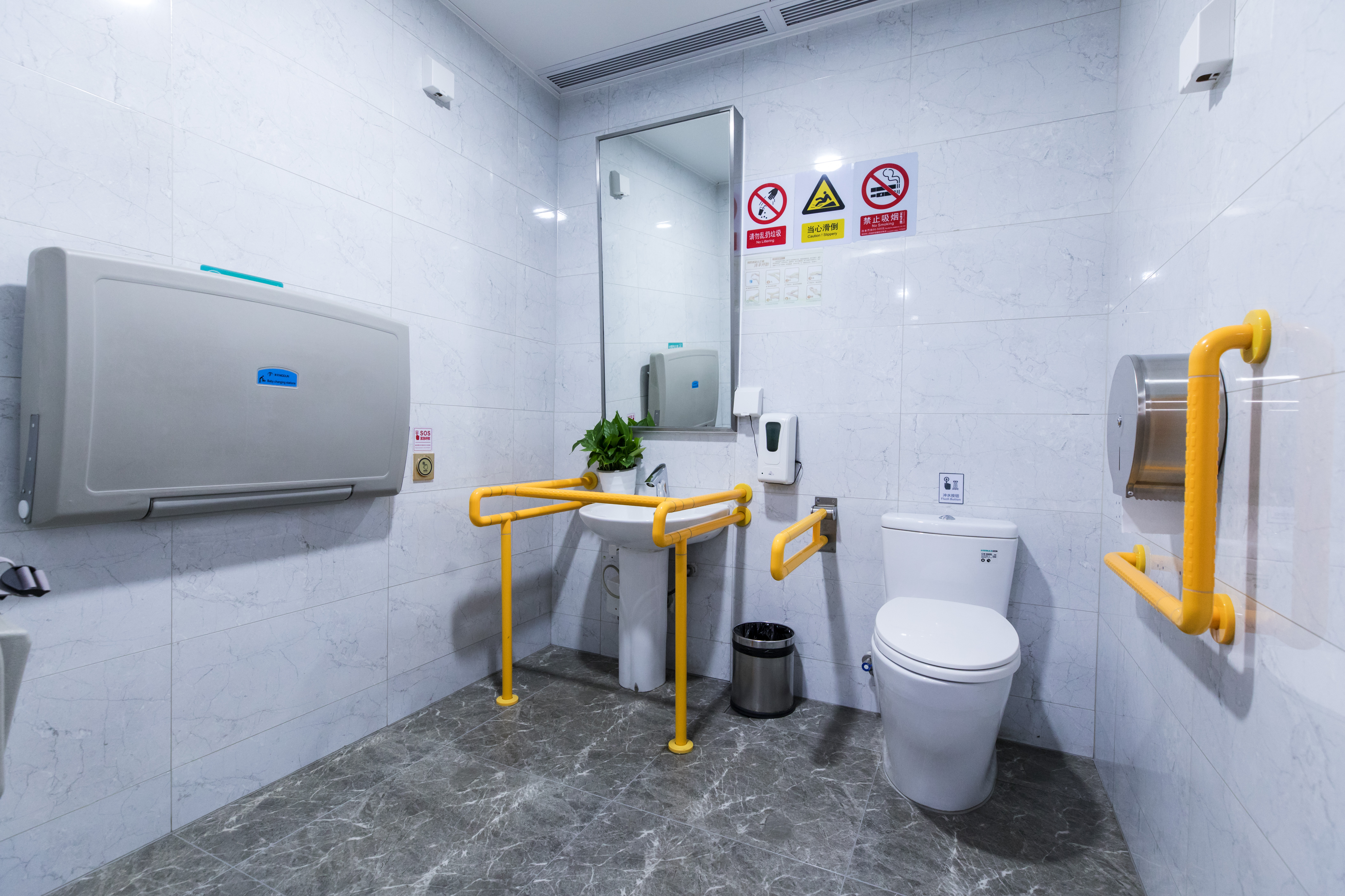 公共洗手间.jpg